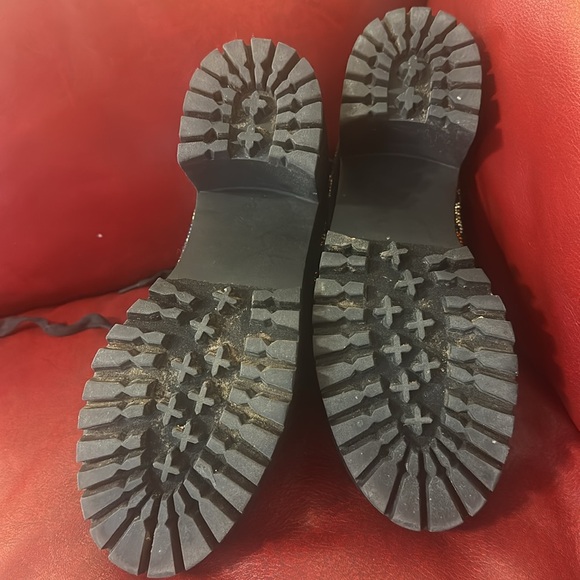 Steve Madden sequence boots unzips from the back - Picture 3 of 7